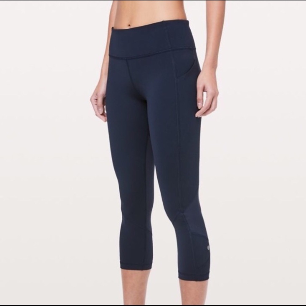 navy cropped lululemon leggings